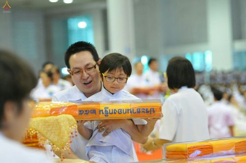ภาพ No.26658:ประมวลภาพพิธีทอดกฐินวัดพระธรรมกาย ประจำปี พ.ศ. 2559