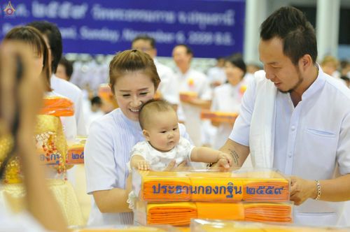 ภาพ No.26663:ประมวลภาพพิธีทอดกฐินวัดพระธรรมกาย ประจำปี พ.ศ. 2559