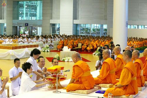 ภาพ No.26668:ประมวลภาพพิธีทอดกฐินวัดพระธรรมกาย ประจำปี พ.ศ. 2559