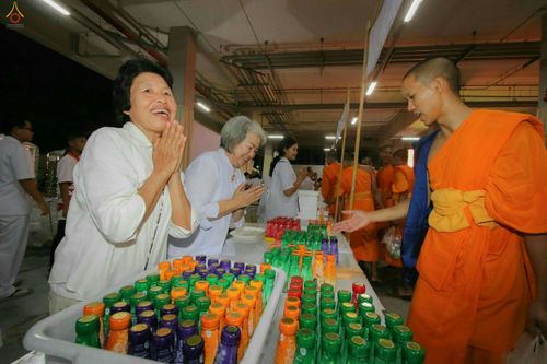 ภาพ No.26700:พิธีมุทิตาพระมหาเถระและพระเถระ ณ วัดพระธรรมกาย วันอาทิตย์ที่ 6 พ.ย. 2559