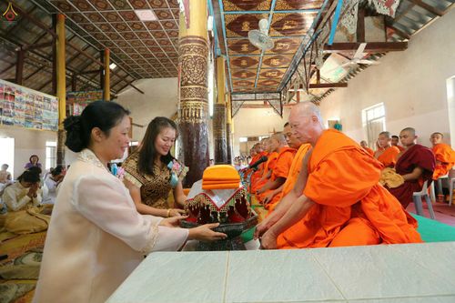 ภาพ No.27030:พิธีทอดกฐินธรรมชัย ณ วัดสามัคคีสวนดอก เอิ่งกาดเต่า นครเชียงตุง สาธารณรัฐแห่งสหภาพเมียนมาร์