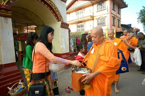 ภาพ No.27043:พิธีทอดกฐินธรรมชัย ณ วัดสามัคคีสวนดอก เอิ่งกาดเต่า นครเชียงตุง สาธารณรัฐแห่งสหภาพเมียนมาร์