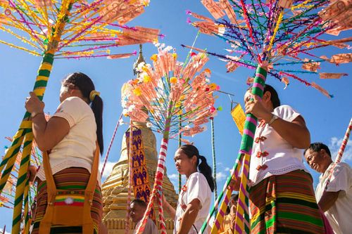 ภาพ No.27045:พิธีทอดกฐินธรรมชัย ณ วัดสามัคคีสวนดอก เอิ่งกาดเต่า นครเชียงตุง สาธารณรัฐแห่งสหภาพเมียนมาร์