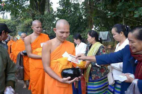 ภาพ No.27044:พิธีทอดกฐินธรรมชัย ณ วัดสามัคคีสวนดอก เอิ่งกาดเต่า นครเชียงตุง สาธารณรัฐแห่งสหภาพเมียนมาร์