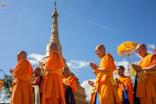 ภาพ No.27053:พิธีทอดกฐินธรรมชัย ณ วัดสามัคคีสวนดอก เอิ่งกาดเต่า นครเชียงตุง สาธารณรัฐแห่งสหภาพเมียนมาร์