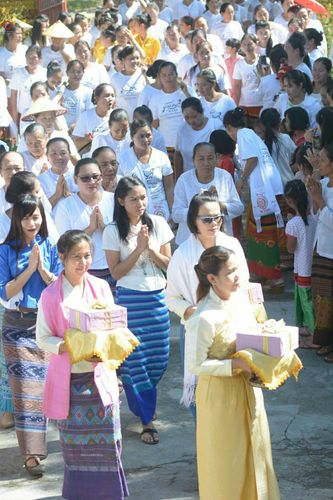 ภาพ No.27052:พิธีทอดกฐินธรรมชัย ณ วัดสามัคคีสวนดอก เอิ่งกาดเต่า นครเชียงตุง สาธารณรัฐแห่งสหภาพเมียนมาร์