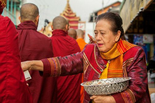 ภาพ No.27056:พิธีทอดกฐินธรรมชัย ณ วัดสามัคคีสวนดอก เอิ่งกาดเต่า นครเชียงตุง สาธารณรัฐแห่งสหภาพเมียนมาร์