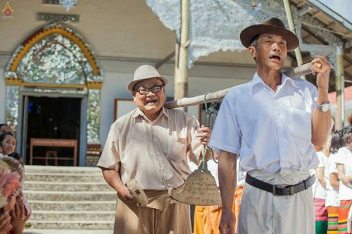 ภาพ No.27071:พิธีทอดกฐินธรรมชัย ณ วัดสามัคคีสวนดอก เอิ่งกาดเต่า นครเชียงตุง สาธารณรัฐแห่งสหภาพเมียนมาร์