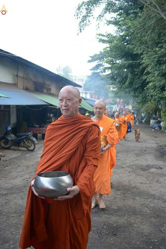 ภาพ No.27081:พิธีทอดกฐินธรรมชัย ณ วัดสามัคคีสวนดอก เอิ่งกาดเต่า นครเชียงตุง สาธารณรัฐแห่งสหภาพเมียนมาร์