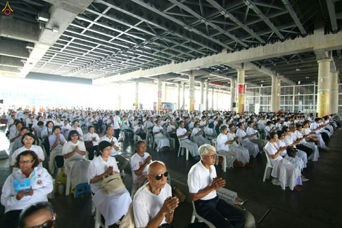 ภาพ No.27093:สวดธัมมจักกัปปวัตตนสูตรบูชาพระมหาธรรมกายเจดีย์พระมหาเจดีย์พระพุทธเจ้าล้านพระองค์