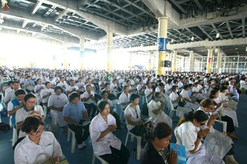 ภาพ No.27094:สวดธัมมจักกัปปวัตตนสูตรบูชาพระมหาธรรมกายเจดีย์พระมหาเจดีย์พระพุทธเจ้าล้านพระองค์