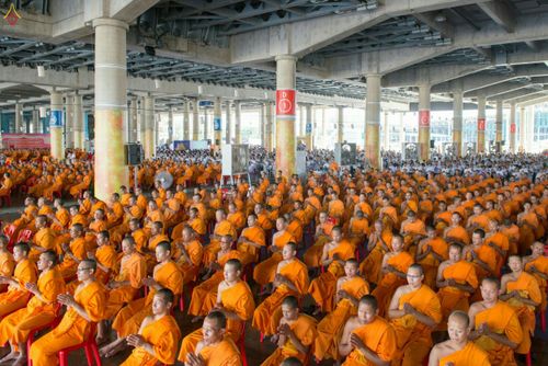 ภาพ No.27100:สวดธัมมจักกัปปวัตตนสูตรบูชาพระมหาธรรมกายเจดีย์พระมหาเจดีย์พระพุทธเจ้าล้านพระองค์