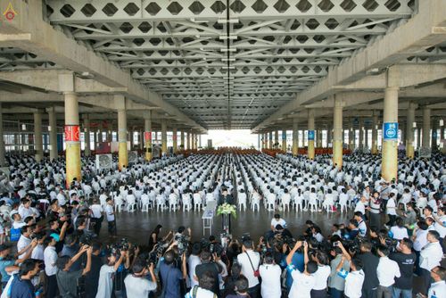 ภาพ No.27105:สวดธัมมจักกัปปวัตตนสูตรบูชาพระมหาธรรมกายเจดีย์พระมหาเจดีย์พระพุทธเจ้าล้านพระองค์
