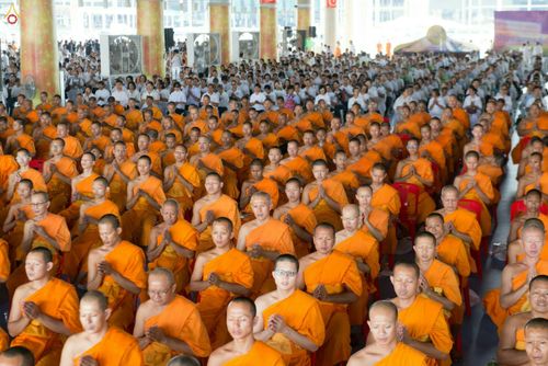 ภาพ No.27106:สวดธัมมจักกัปปวัตตนสูตรบูชาพระมหาธรรมกายเจดีย์พระมหาเจดีย์พระพุทธเจ้าล้านพระองค์