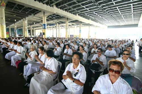 ภาพ No.27103:สวดธัมมจักกัปปวัตตนสูตรบูชาพระมหาธรรมกายเจดีย์พระมหาเจดีย์พระพุทธเจ้าล้านพระองค์