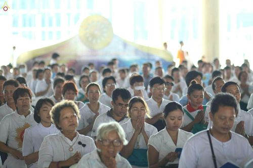 ภาพ No.27110:สวดธัมมจักกัปปวัตตนสูตรบูชาพระมหาธรรมกายเจดีย์พระมหาเจดีย์พระพุทธเจ้าล้านพระองค์