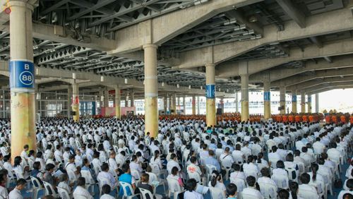 ภาพ No.27111:สวดธัมมจักกัปปวัตตนสูตรบูชาพระมหาธรรมกายเจดีย์พระมหาเจดีย์พระพุทธเจ้าล้านพระองค์