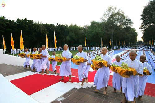 ภาพ No.27152:พิธีบรรพชาอุปสมบทหมู่นาคธรรมทายาทบูชาธรรมพระราชภาวนาจารย์เพื่อน้อมถวายเป็นพระราชกุศล
