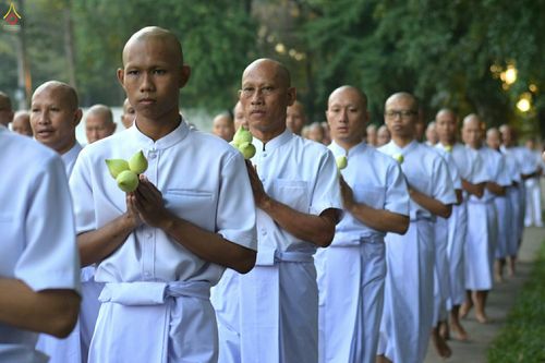 ภาพ No.27154:พิธีบรรพชาอุปสมบทหมู่นาคธรรมทายาทบูชาธรรมพระราชภาวนาจารย์เพื่อน้อมถวายเป็นพระราชกุศล