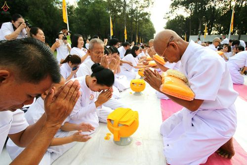 ภาพ No.27215:พิธีบรรพชาอุปสมบทหมู่นาคธรรมทายาทบูชาธรรมพระราชภาวนาจารย์เพื่อน้อมถวายเป็นพระราชกุศล