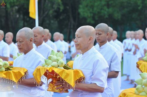ภาพ No.27223:พิธีบรรพชาอุปสมบทหมู่นาคธรรมทายาทบูชาธรรมพระราชภาวนาจารย์เพื่อน้อมถวายเป็นพระราชกุศล