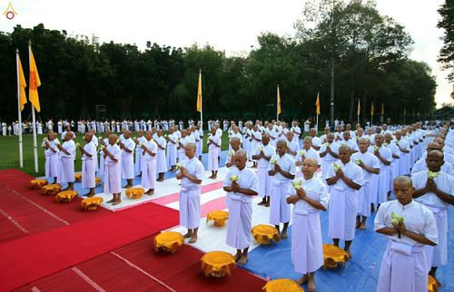 ภาพ No.27225:พิธีบรรพชาอุปสมบทหมู่นาคธรรมทายาทบูชาธรรมพระราชภาวนาจารย์เพื่อน้อมถวายเป็นพระราชกุศล