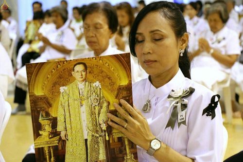 ภาพ No.27285:พิธีสวดพระพุทธมนต์ บำเพ็ญจิตภาวนาครบรอบปัญญาสมวาร (๕๐ วัน)