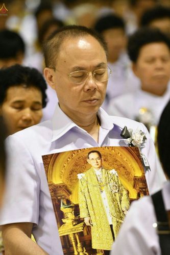 ภาพ No.27300:พิธีสวดพระพุทธมนต์ บำเพ็ญจิตภาวนาครบรอบปัญญาสมวาร (๕๐ วัน)