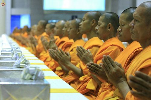 ภาพ No.27304:พิธีสวดพระพุทธมนต์ บำเพ็ญจิตภาวนาครบรอบปัญญาสมวาร (๕๐ วัน)