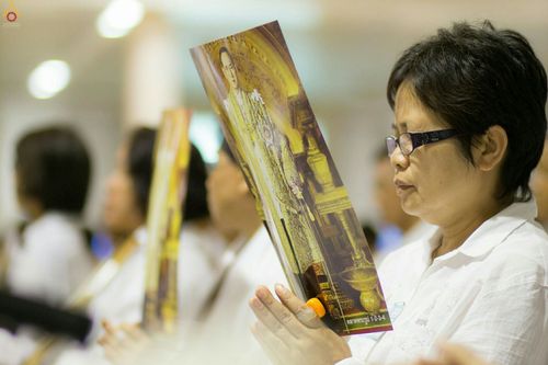 ภาพ No.27308:พิธีสวดพระพุทธมนต์ บำเพ็ญจิตภาวนาครบรอบปัญญาสมวาร (๕๐ วัน)