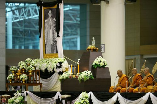 ภาพ No.27346:พิธีสวดพระพุทธมนต์ บำเพ็ญจิตภาวนาครบรอบปัญญาสมวาร (๕๐ วัน)