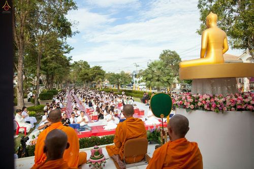 ภาพ No.27520:ประมวลภาพตักบาตรพระ 309 รูป ณ หมู่บ้านภัสสร 3 ต.คลองสาม อ.คลองหลวง จ.ปทุมธานี