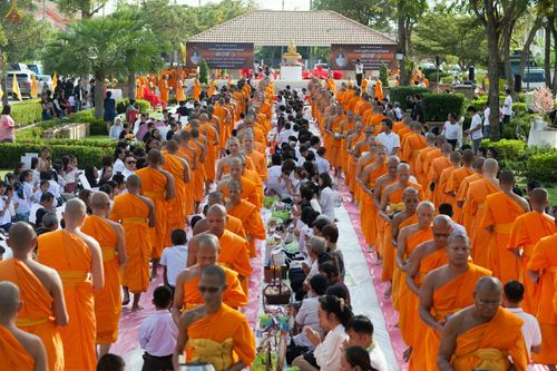 ภาพ No.27523:ประมวลภาพตักบาตรพระ 309 รูป ณ หมู่บ้านภัสสร 3 ต.คลองสาม อ.คลองหลวง จ.ปทุมธานี