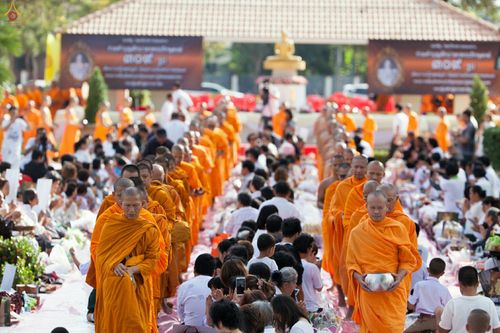 ภาพ No.27524:ประมวลภาพตักบาตรพระ 309 รูป ณ หมู่บ้านภัสสร 3 ต.คลองสาม อ.คลองหลวง จ.ปทุมธานี