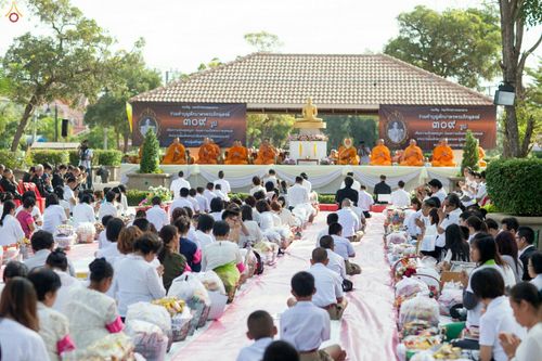 ภาพ No.27532:ประมวลภาพตักบาตรพระ 309 รูป ณ หมู่บ้านภัสสร 3 ต.คลองสาม อ.คลองหลวง จ.ปทุมธานี