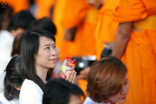 ภาพ No.27545:ประมวลภาพตักบาตรพระ 309 รูป ณ หมู่บ้านภัสสร 3 ต.คลองสาม อ.คลองหลวง จ.ปทุมธานี