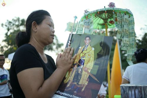 ภาพ No.27546:ประมวลภาพตักบาตรพระ 309 รูป ณ หมู่บ้านภัสสร 3 ต.คลองสาม อ.คลองหลวง จ.ปทุมธานี