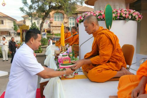 ภาพ No.27547:ประมวลภาพตักบาตรพระ 309 รูป ณ หมู่บ้านภัสสร 3 ต.คลองสาม อ.คลองหลวง จ.ปทุมธานี