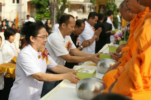 ภาพ No.27548:ประมวลภาพตักบาตรพระ 309 รูป ณ หมู่บ้านภัสสร 3 ต.คลองสาม อ.คลองหลวง จ.ปทุมธานี