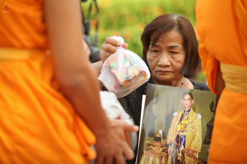 ภาพ No.27551:ประมวลภาพตักบาตรพระ 309 รูป ณ หมู่บ้านภัสสร 3 ต.คลองสาม อ.คลองหลวง จ.ปทุมธานี