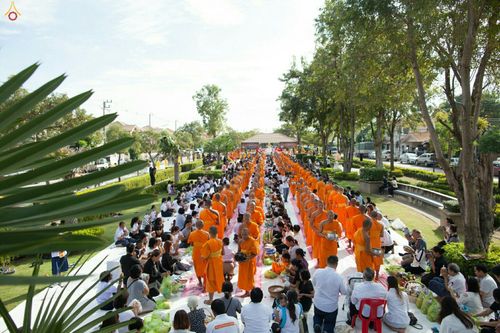 ภาพ No.27554:ประมวลภาพตักบาตรพระ 309 รูป ณ หมู่บ้านภัสสร 3 ต.คลองสาม อ.คลองหลวง จ.ปทุมธานี