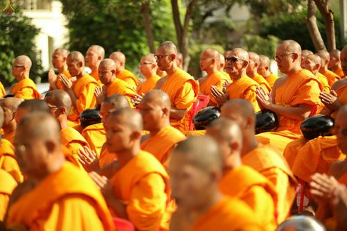 ภาพ No.27557:ประมวลภาพตักบาตรพระ 309 รูป ณ หมู่บ้านภัสสร 3 ต.คลองสาม อ.คลองหลวง จ.ปทุมธานี