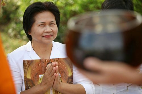 ภาพ No.27561:ประมวลภาพตักบาตรพระ 309 รูป ณ หมู่บ้านภัสสร 3 ต.คลองสาม อ.คลองหลวง จ.ปทุมธานี