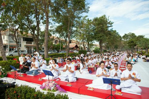 ภาพ No.27564:ประมวลภาพตักบาตรพระ 309 รูป ณ หมู่บ้านภัสสร 3 ต.คลองสาม อ.คลองหลวง จ.ปทุมธานี