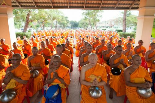 ภาพ No.27567:ประมวลภาพตักบาตรพระ 309 รูป ณ หมู่บ้านภัสสร 3 ต.คลองสาม อ.คลองหลวง จ.ปทุมธานี