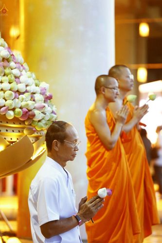 ภาพ No.27903:พิธีปิดแผ่นทองระฆังธรรม เข้าสู่ยุคชาวศิวิไลซ์และพิธีสวดธัมมจักกัปปวัตนสูตร