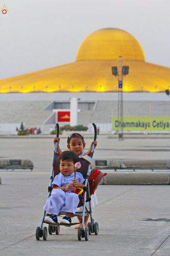 ภาพ No.27909:พิธีปิดแผ่นทองระฆังธรรม เข้าสู่ยุคชาวศิวิไลซ์และพิธีสวดธัมมจักกัปปวัตนสูตร