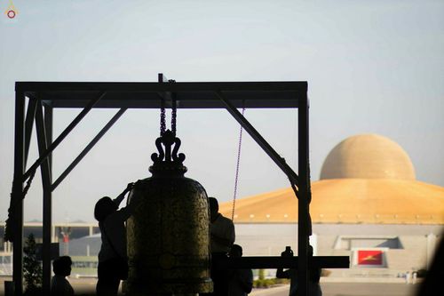 ภาพ No.27908:พิธีปิดแผ่นทองระฆังธรรม เข้าสู่ยุคชาวศิวิไลซ์และพิธีสวดธัมมจักกัปปวัตนสูตร