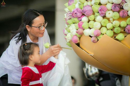 ภาพ No.27912:พิธีปิดแผ่นทองระฆังธรรม เข้าสู่ยุคชาวศิวิไลซ์และพิธีสวดธัมมจักกัปปวัตนสูตร