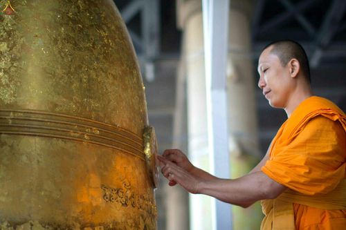 ภาพ No.27923:พิธีปิดแผ่นทองระฆังธรรม เข้าสู่ยุคชาวศิวิไลซ์และพิธีสวดธัมมจักกัปปวัตนสูตร